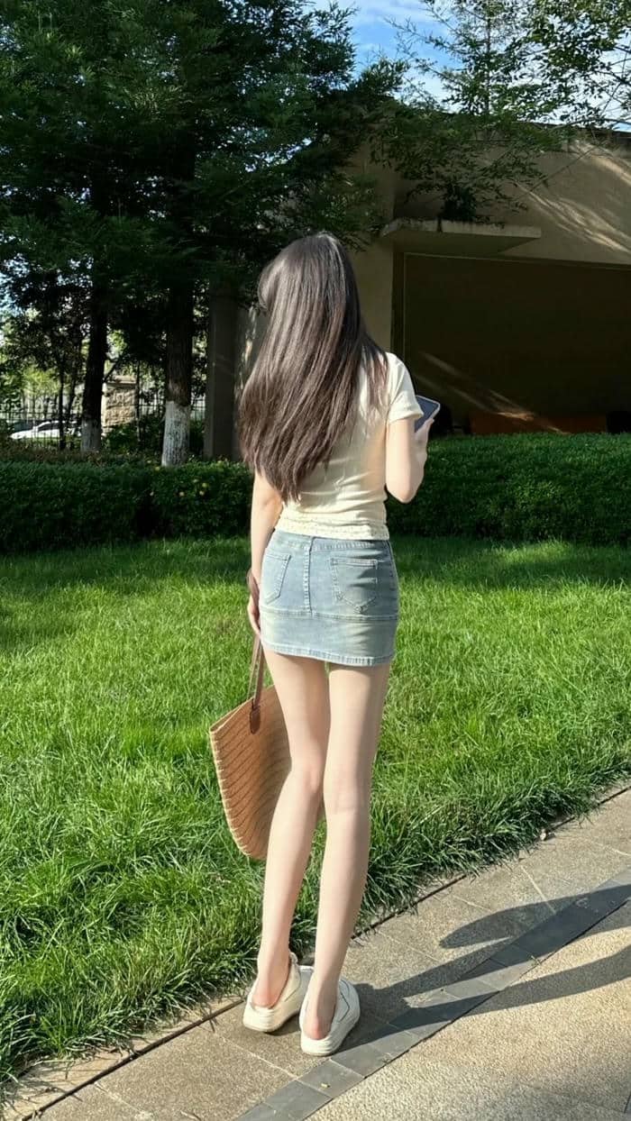 gái xinh mặc váy ngắn (14)