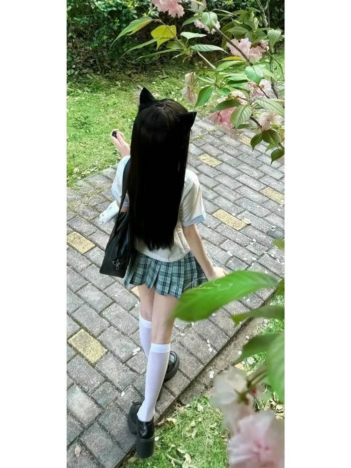 gái xinh mặc váy ngắn (22)