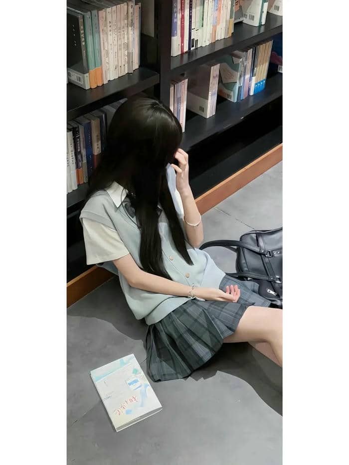 gái xinh mặc váy ngắn (23)