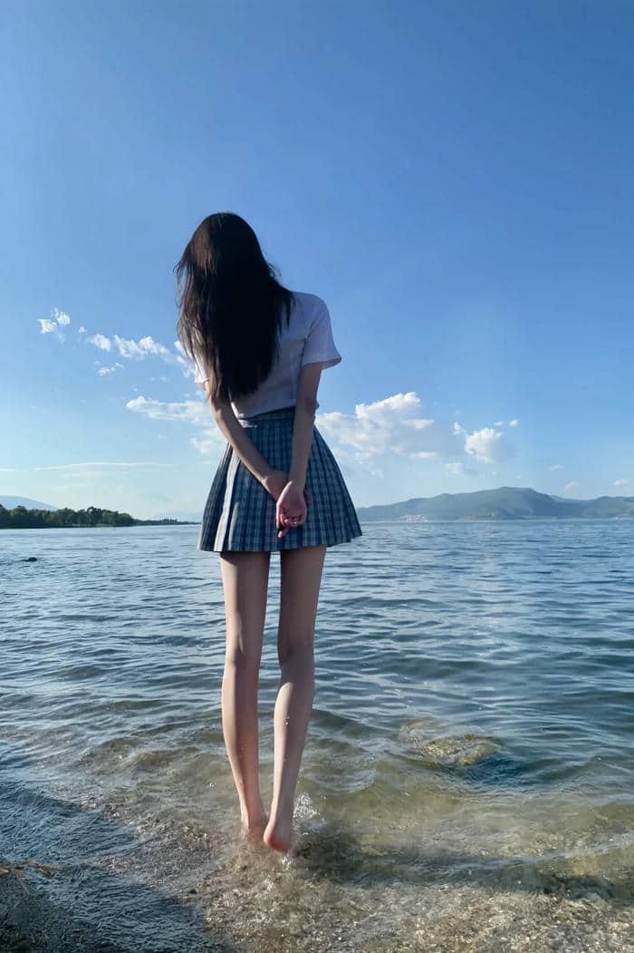 gái xinh mặc váy ngắn (4)