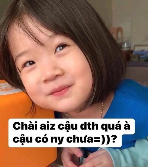 meme ảnh em bé cute có chữ