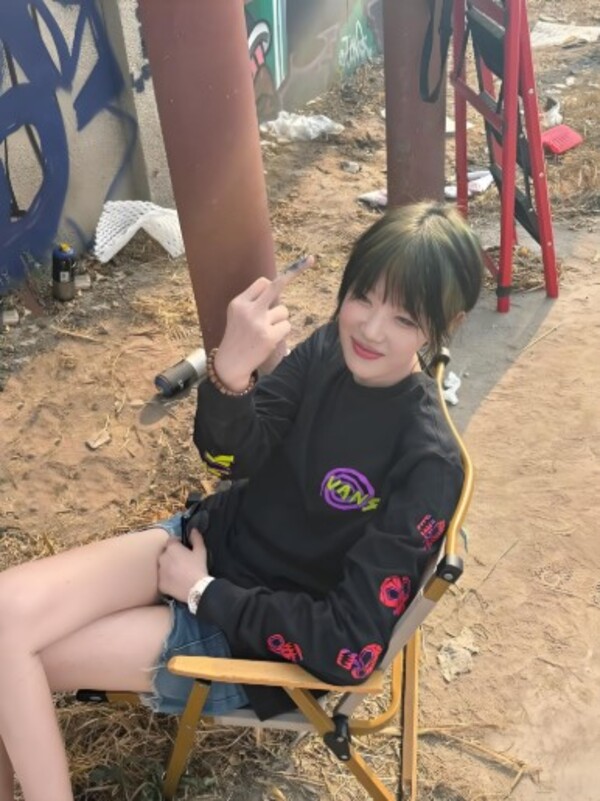 hình ảnh ngón tay giữa me me