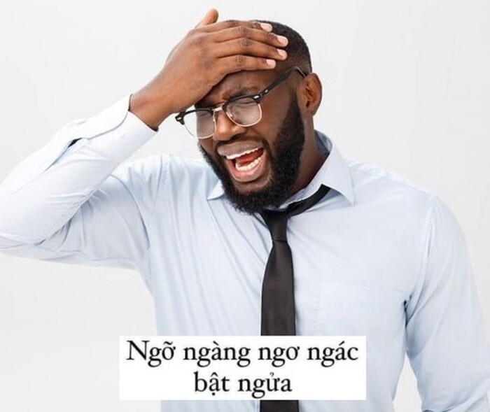 meme anh da đen ngạc nhiên ôm đầu