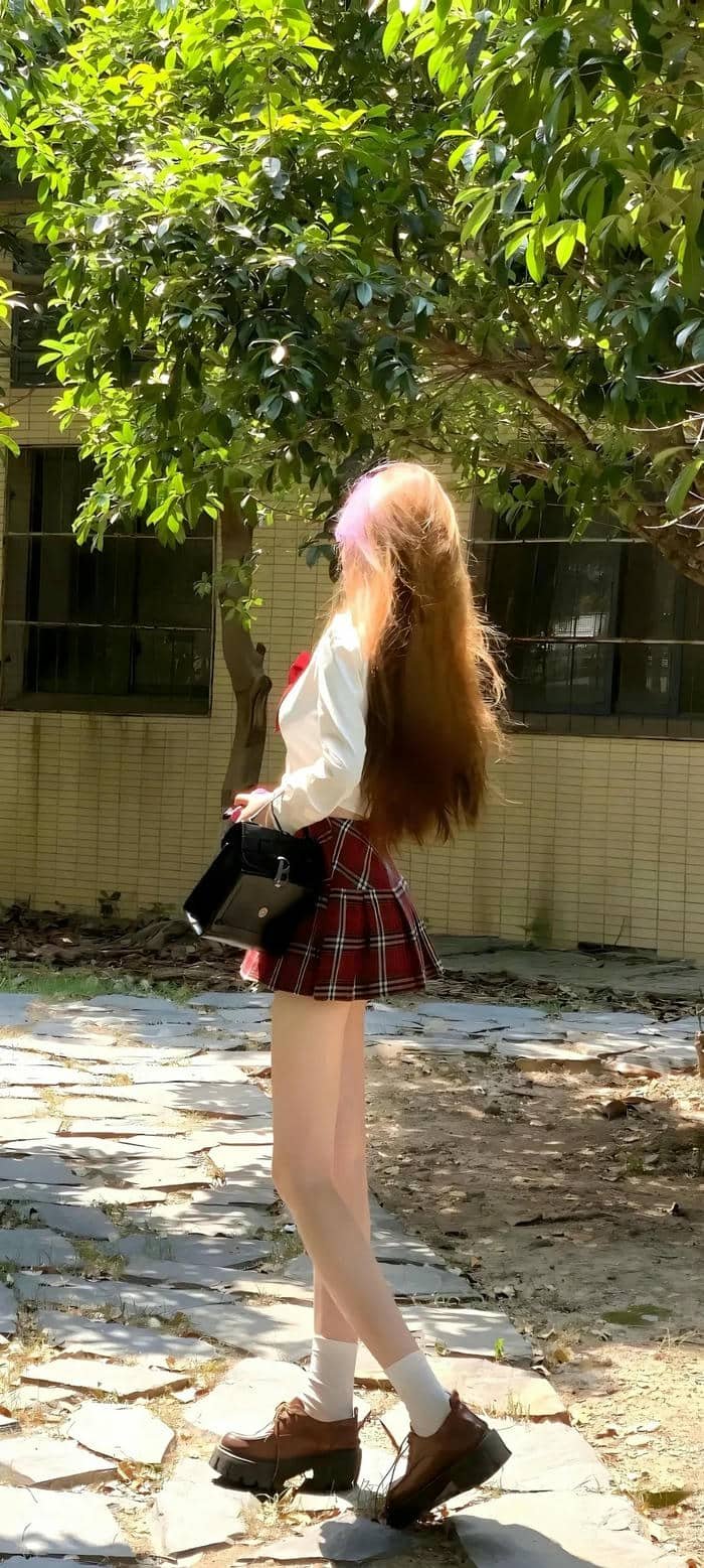 gái xinh mặc váy ngắn (17)